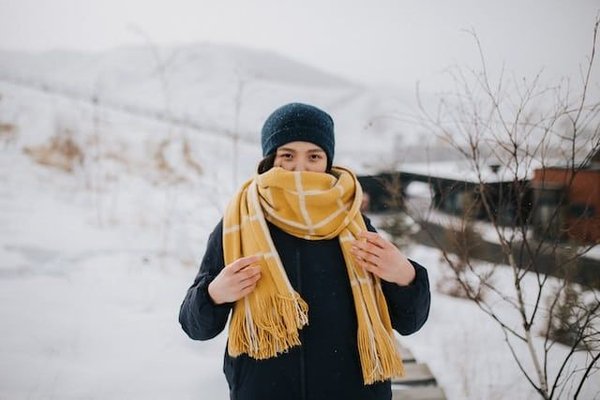 Écharpe mode hiver : Guide pour sélectionner et adopter un style tendance et confortable