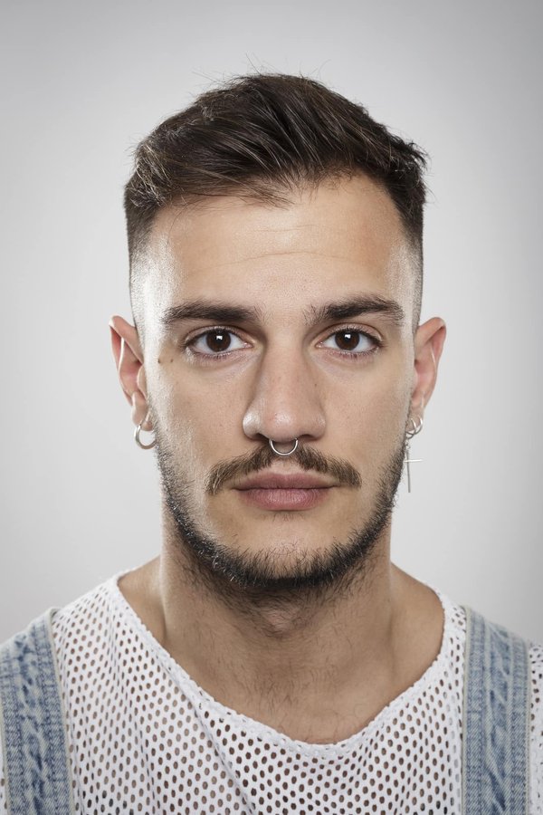 Boucles d'oreilles pour homme : quel matériau choisir ?