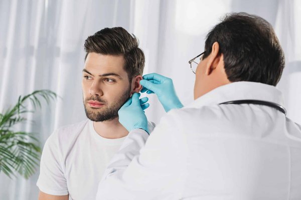 Piercings oreille homme : où commander vos accessoires ?