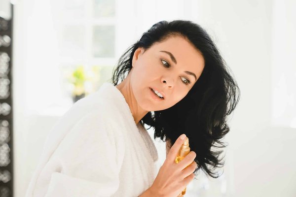 Produit pour la pousse des cheveux : le point sur la fréquence d'application