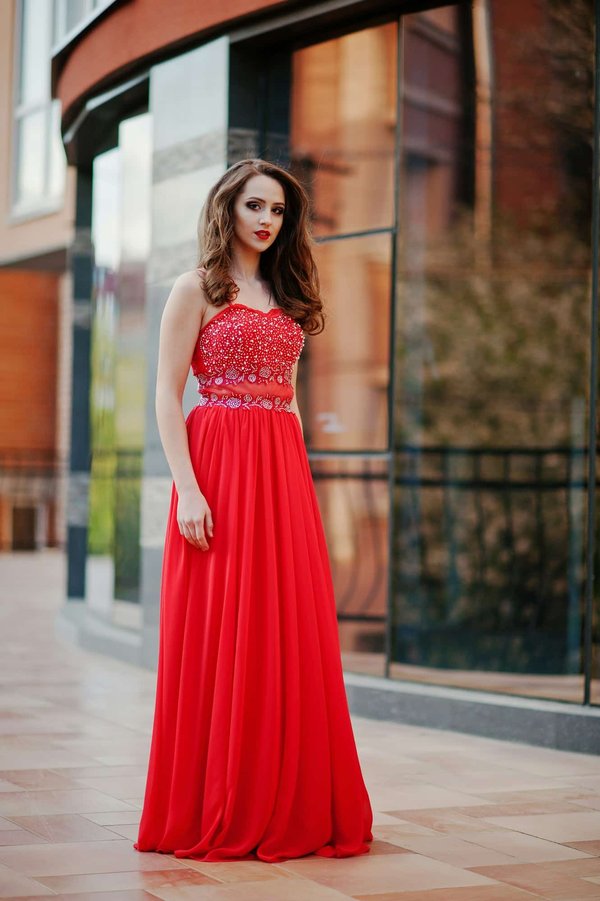 Robe de mariée rouge: audace et élégance nuptiale